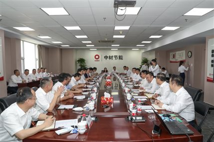 集團(tuán)黨委書記、董事長(zhǎng)周育先蒞臨中材節(jié)能調(diào)研指導(dǎo)